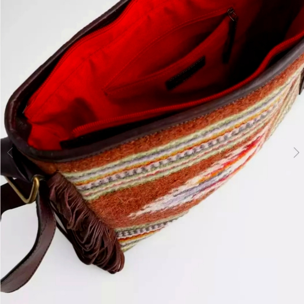NWT ARIAT SHERIDAN COLLECTION CROSS BODY BAG